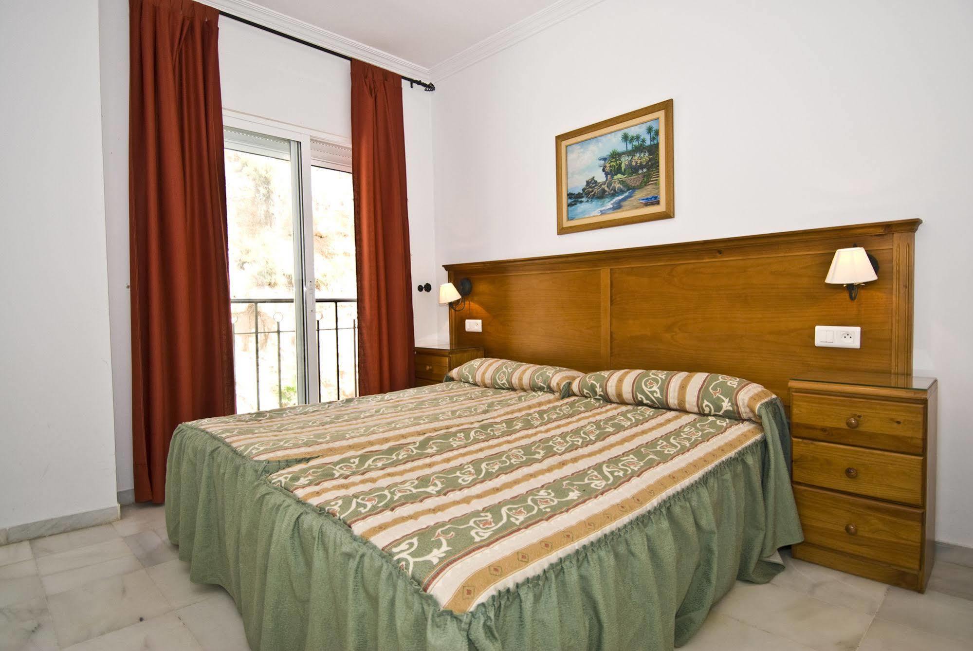 Apartamentos Hc Burriana Playa Nerja Esterno foto