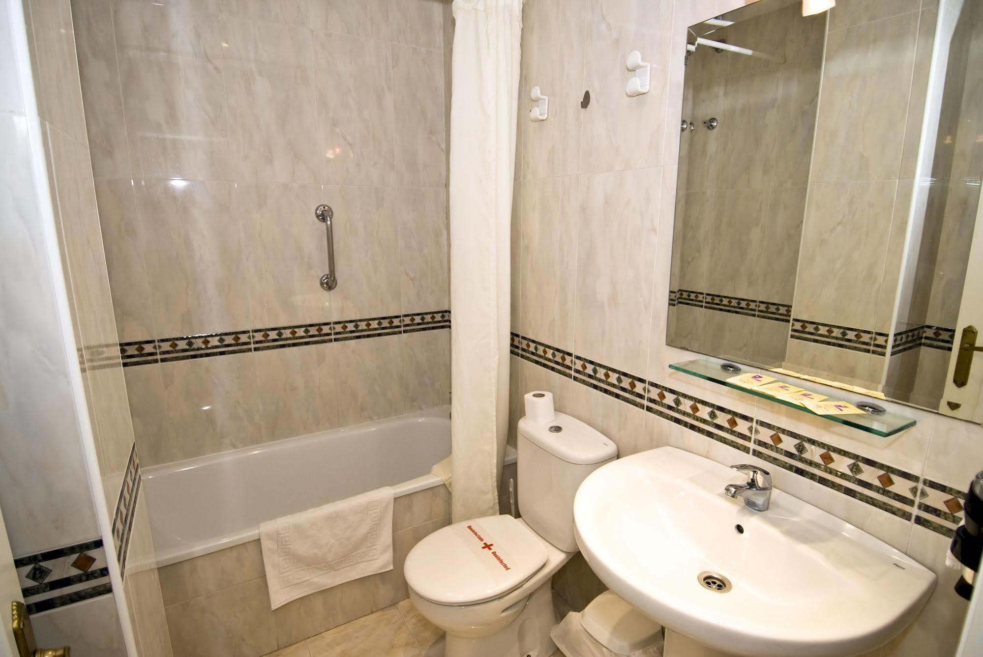 Apartamentos Hc Burriana Playa Nerja Esterno foto
