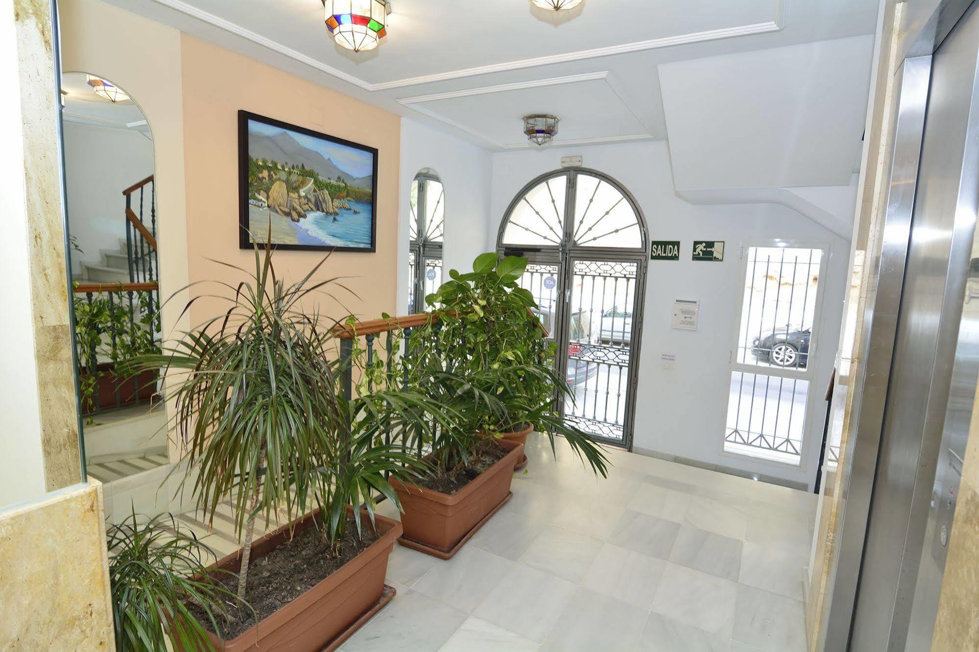 Apartamentos Hc Burriana Playa Nerja Esterno foto